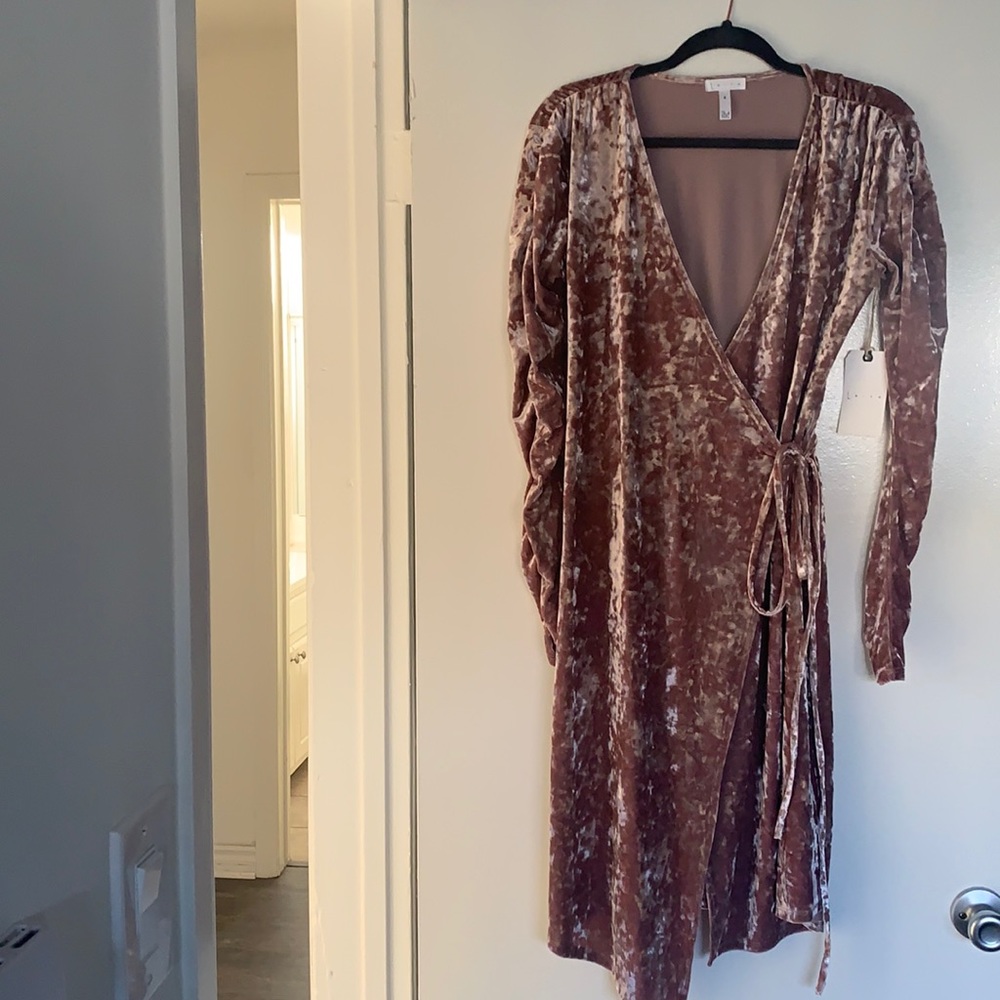 Gorgeous Crushed pink velvet wrap dress 💖